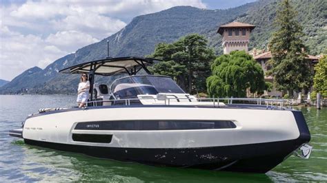 This Invictus 370GT Will Seduce You in More Ways Than One